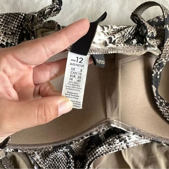 Bond-Eye Australia Nip Tuck One-Piece Swimsuit Women's Size 8 D/DD - Picture 9 of 10